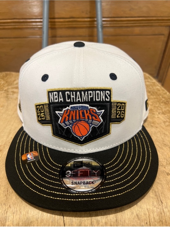 New Era Other - New Era White/Black/Orange New York Knicks NBA Champions Patch Snapback-